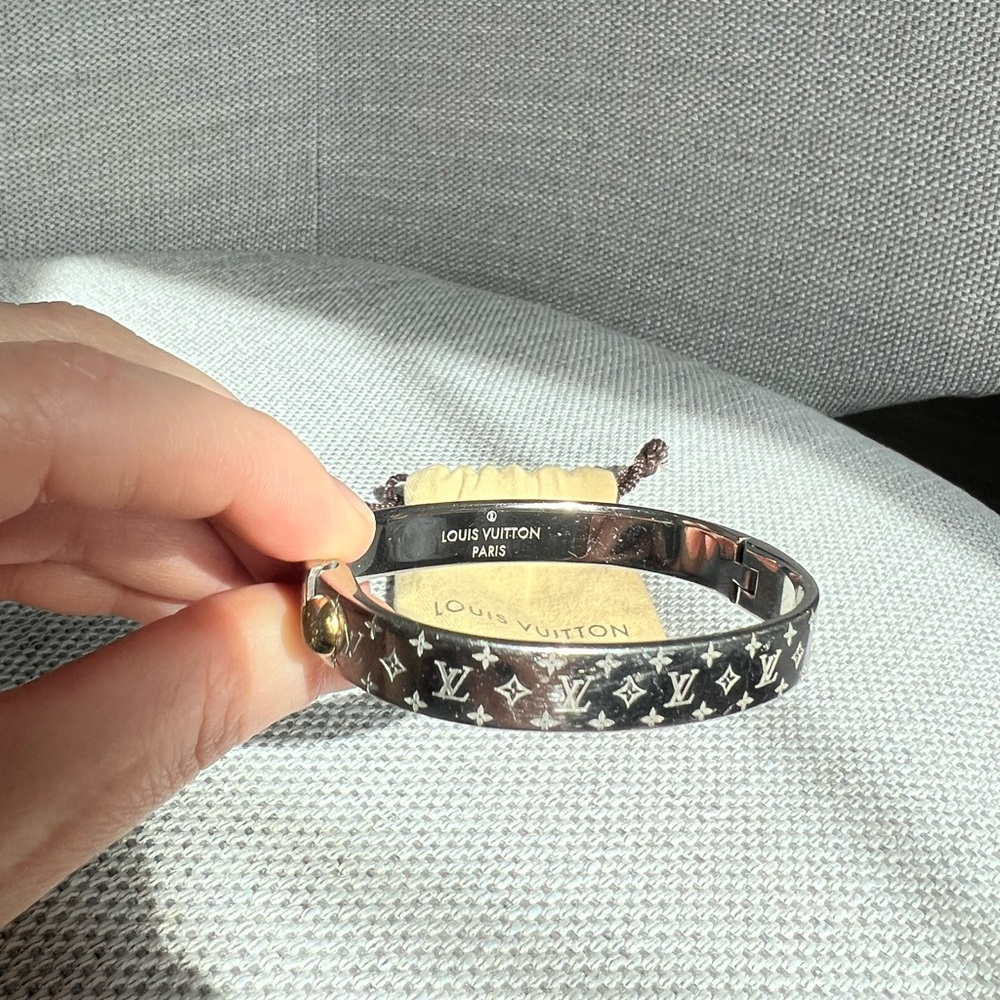 ELEGANT SILVER LOUIS VUITTON BRACELET / LV NANOGRAM CUFF